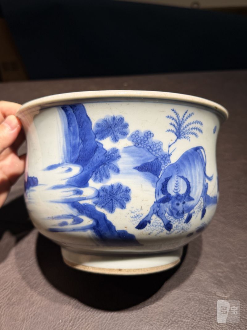 明崇祯 青花“丙吉问牛”人物图钵式炉 - 图6